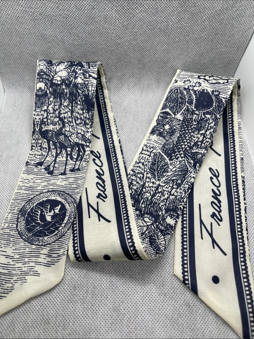 France Script Twilly Scarf - Navy & Ivory